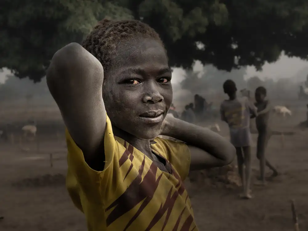 Molina, Elena: bambini in un campo mundari-3488