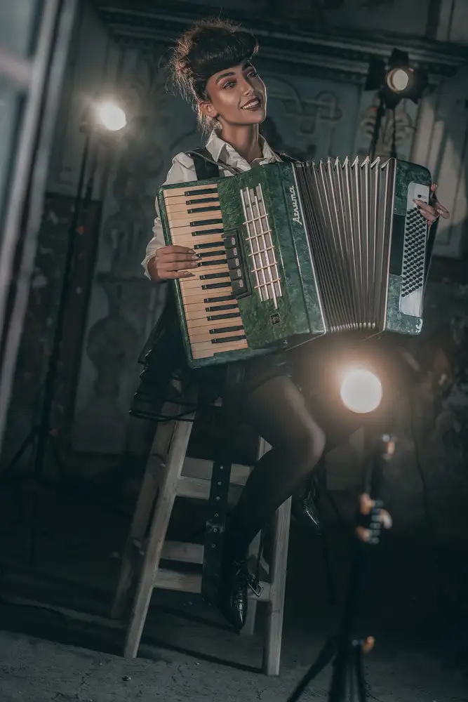 Behzadi, Amir: Moulin Rouge!
