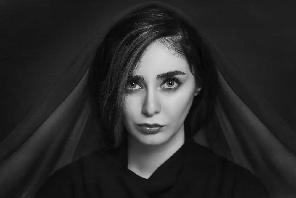 Heydari, Amir: Farbige Augen in einem farblosen Rahmen