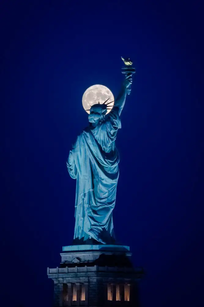 Beckwermert, Peter: Mondaufgang hinter Liberty
