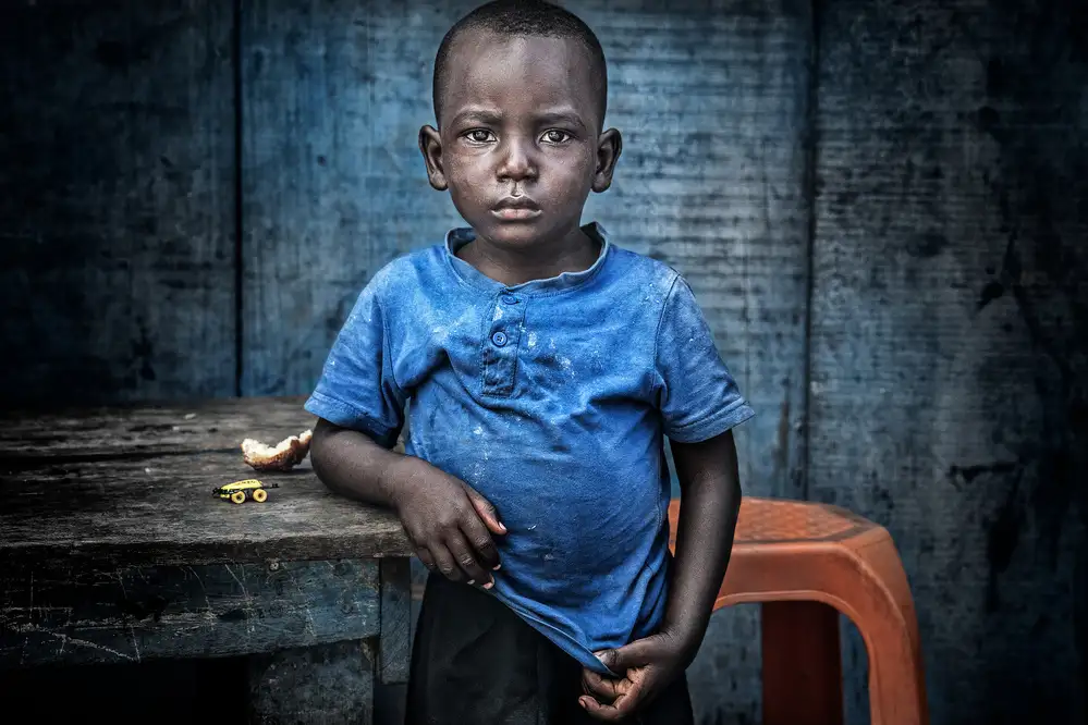 Garmendia, Inazio Joxe: Niño en las calles de Accra - Ghana.