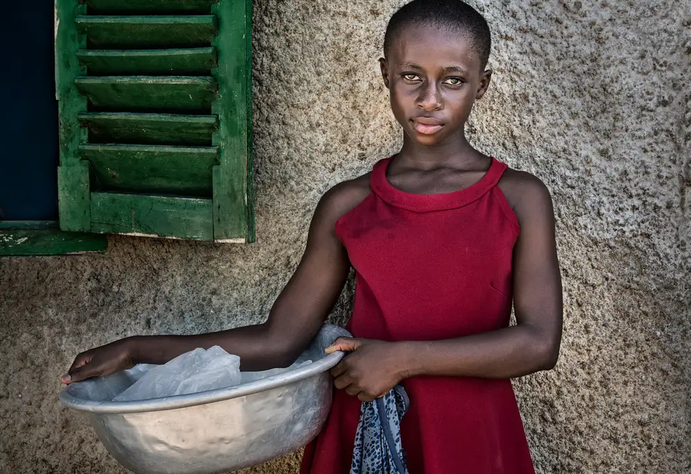 Garmendia, Inazio Joxe: Chica en las calles de Accra - Ghana