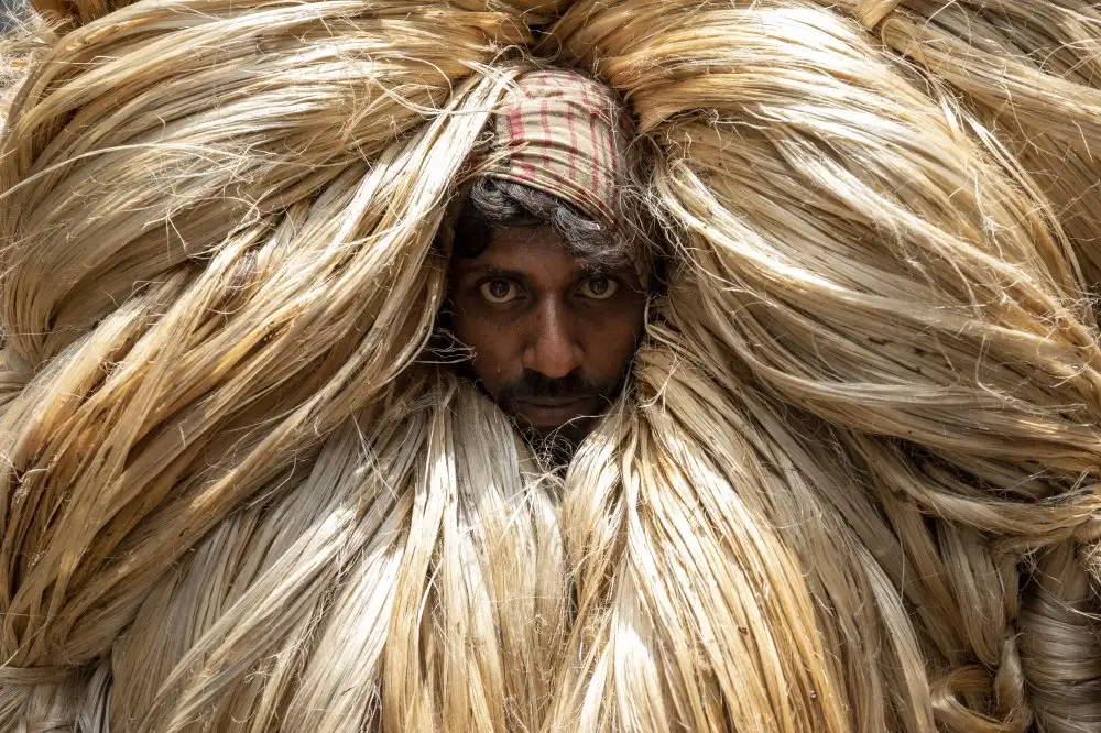 Ronnie, Khan Azim: Homme de fibre 3