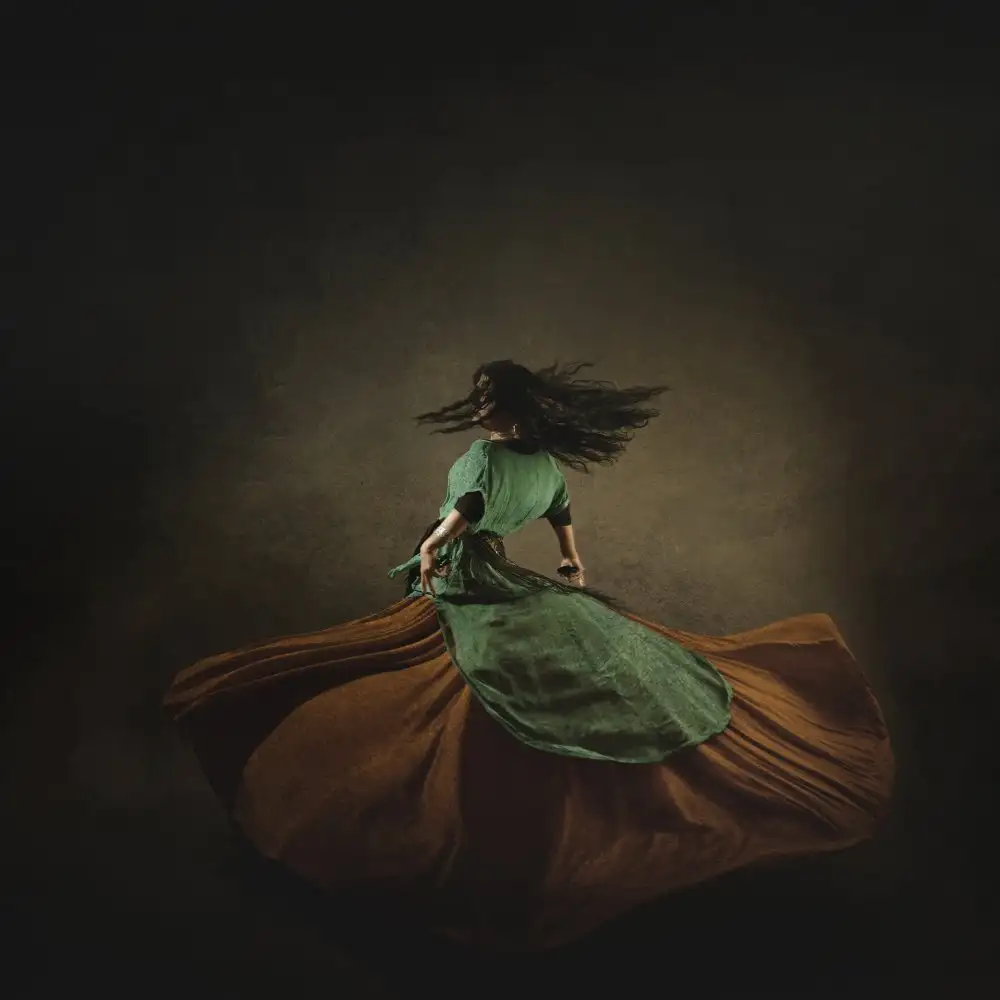 Hasheminasab, Moein: bailarina persa