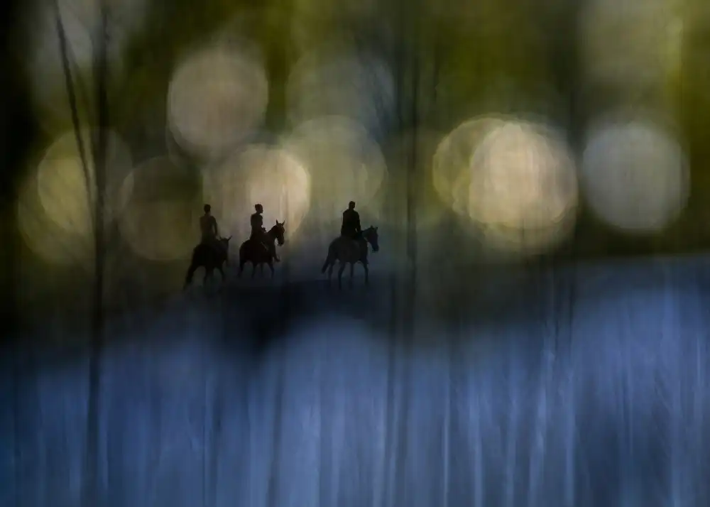 Dou, Shenshen: tres jinetes