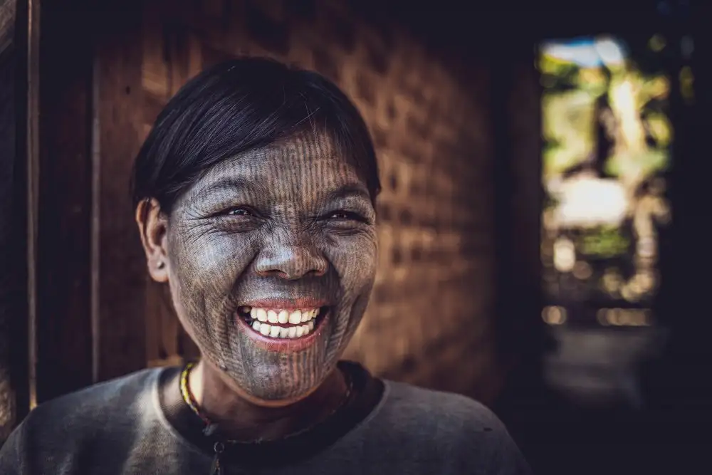 Tagliarino, Marco: the tatooed chin woman