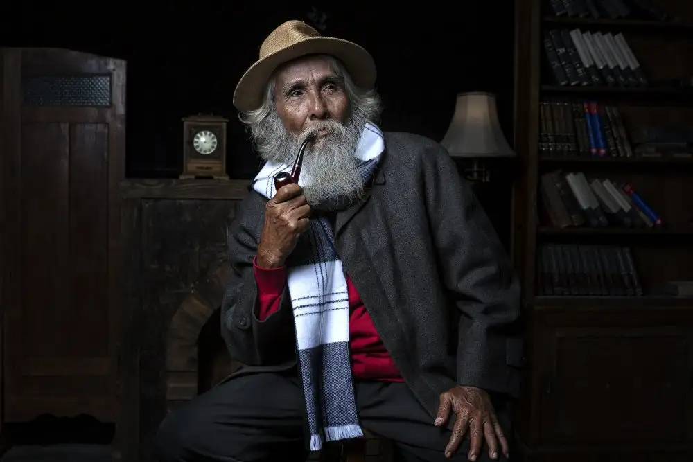 Pratikto, Lita: Le vieil homme