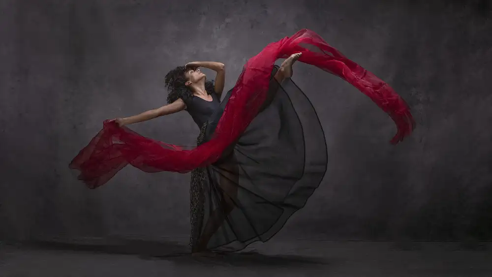 Raga, Gil Joan: Ballerina with red canvas