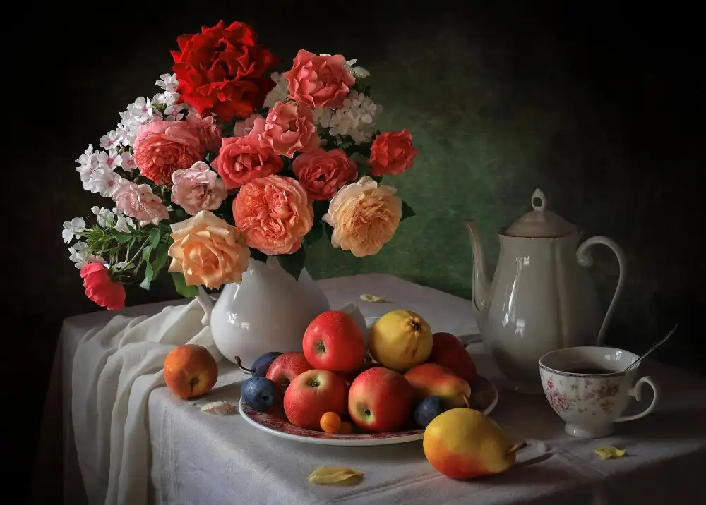 Skorokhod, Tatyana: Stillleben mit Blumenstrauß und Früchten