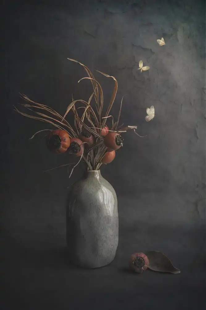 Kiral, Cicek: Extravagant