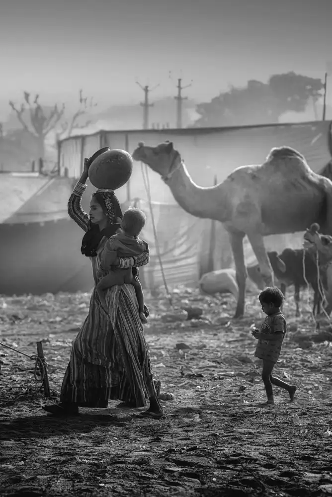 Kalla, Vivek: Madre e hijo