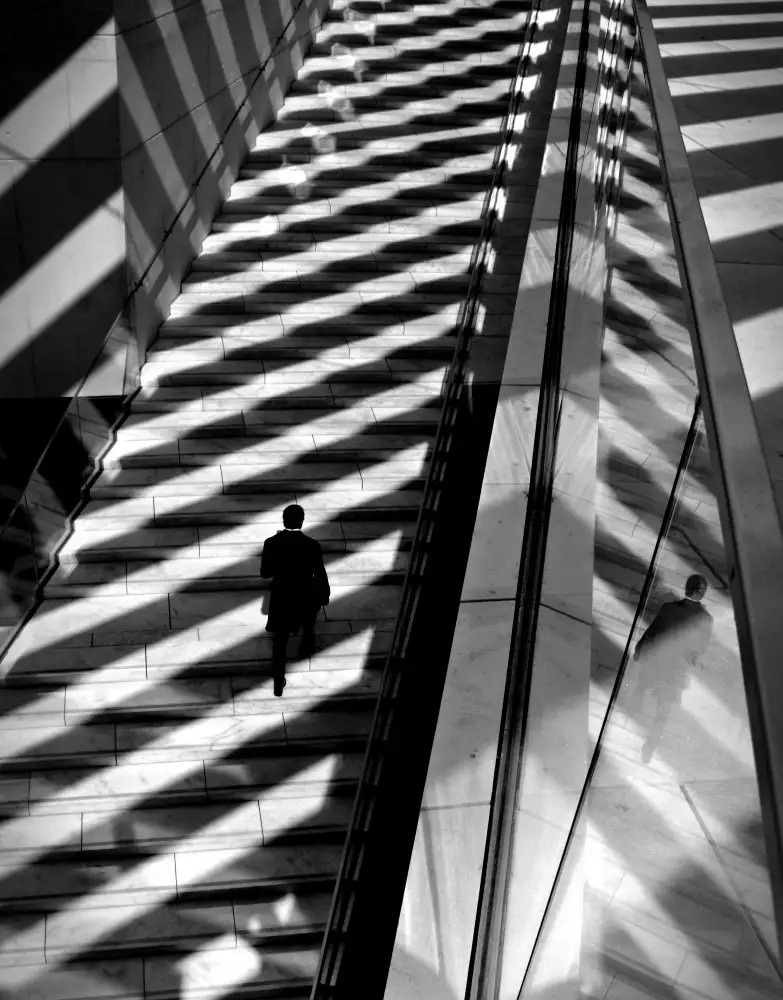 Ezequiel59: Camminando tra luci e ombre