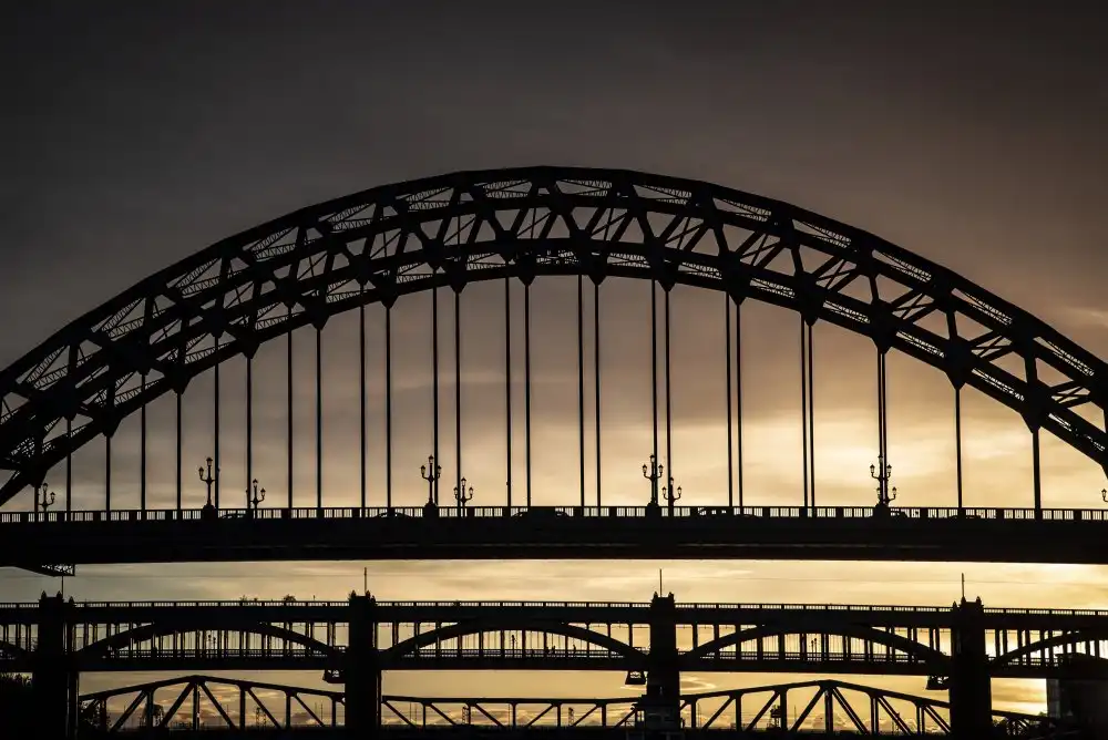 Wride, Linda: Tarde,puentes de Tyne