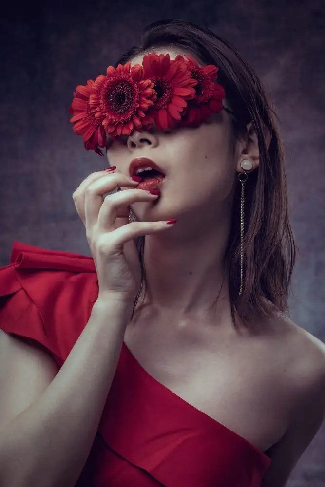 Sumimoto, Suguru: Rotes Kleid