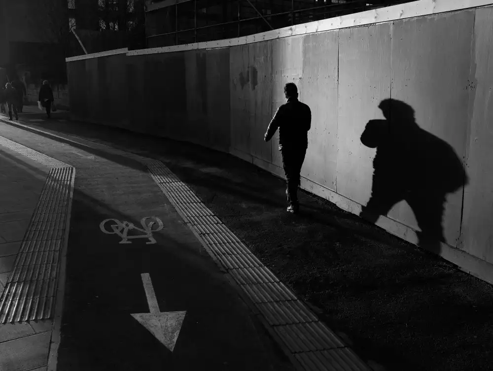 Beliczay, Robert: Shadow walk