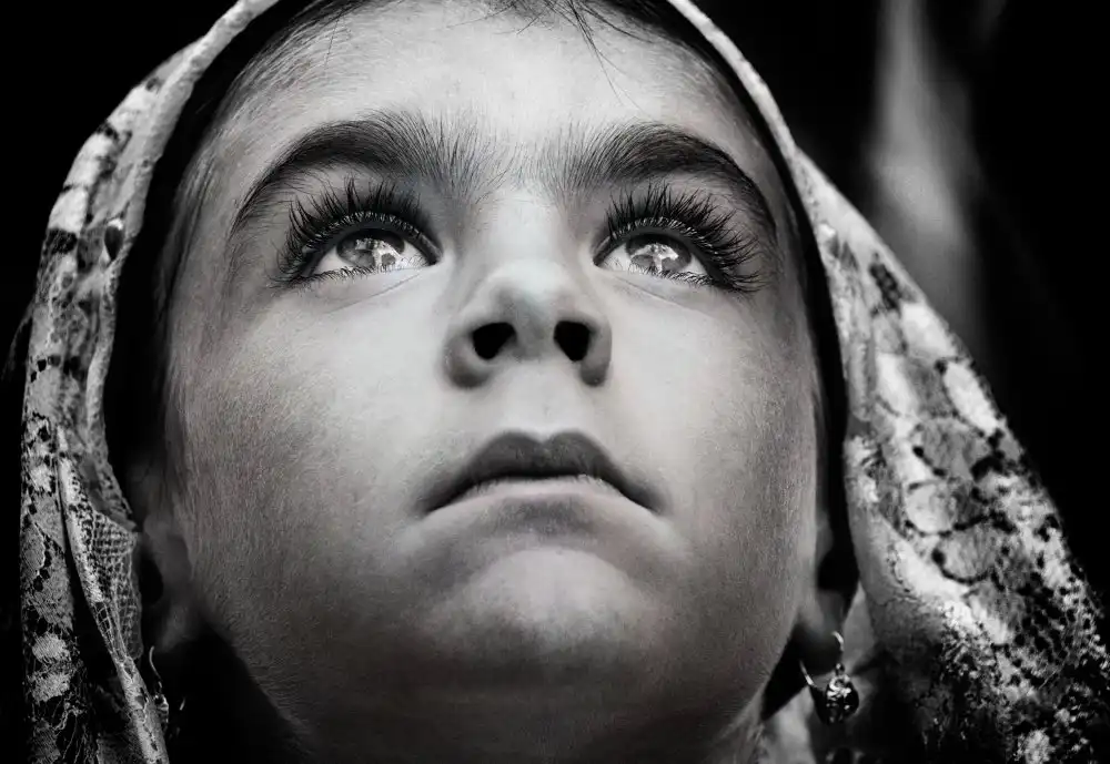 Cavalli, Giovanni: Ragazza con velo tradizionale sardo