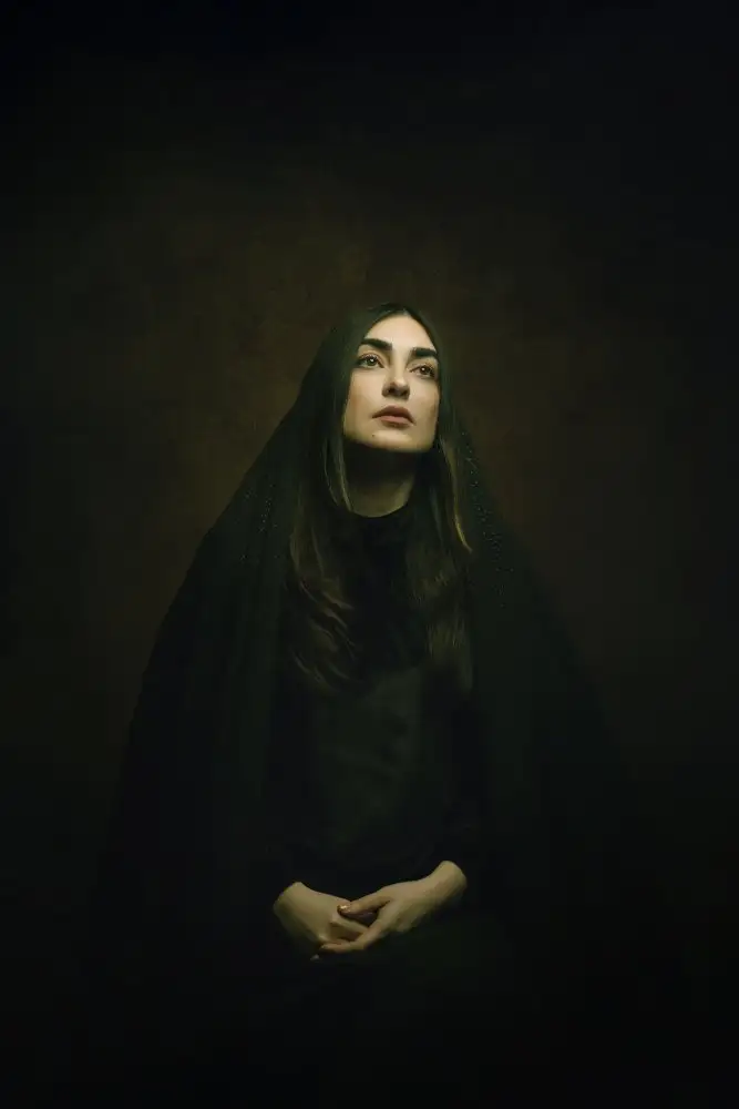 Hasheminasab, Moein: chica persa