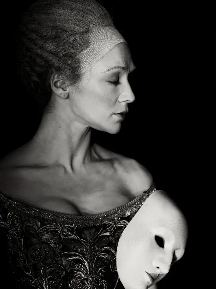 Paritskiy, Oles: Via la maschera