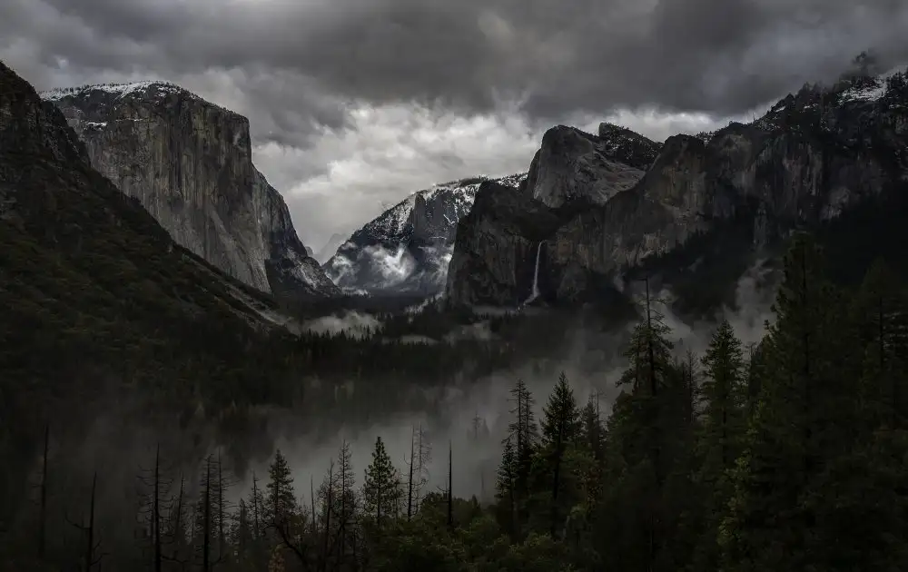 Lin, Ning: Vista del tunnel tempestoso