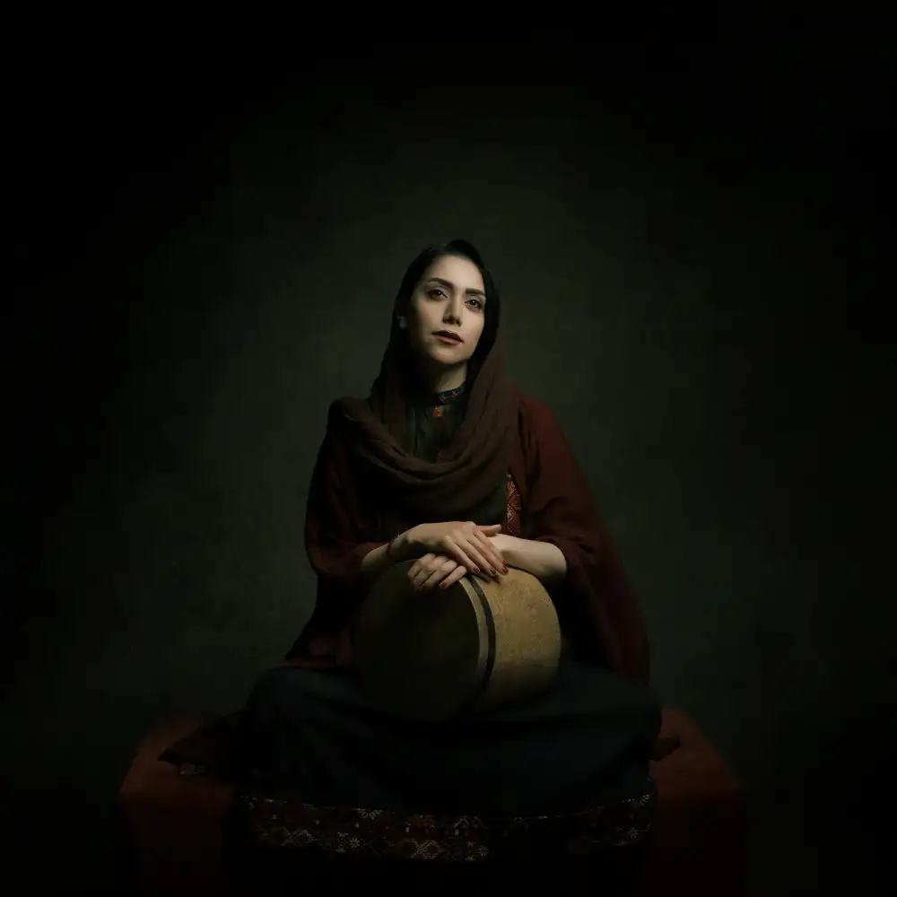 Hasheminasab, Moein: chica persa