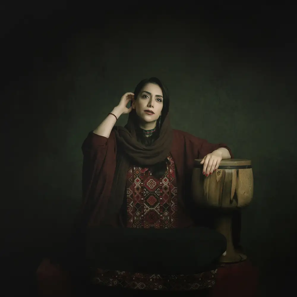 Hasheminasab, Moein: chica persa
