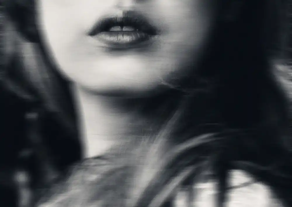 Lagaa, Kahar: Your lips making everything strange