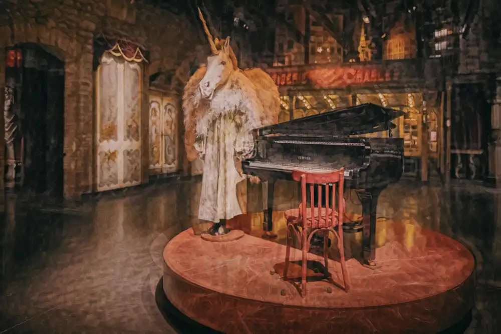 Schleicher-Schwarz, Roswitha: al pianoforte: l'unicorno