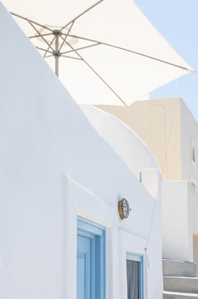 Wride, Linda: parasol et portes bleues