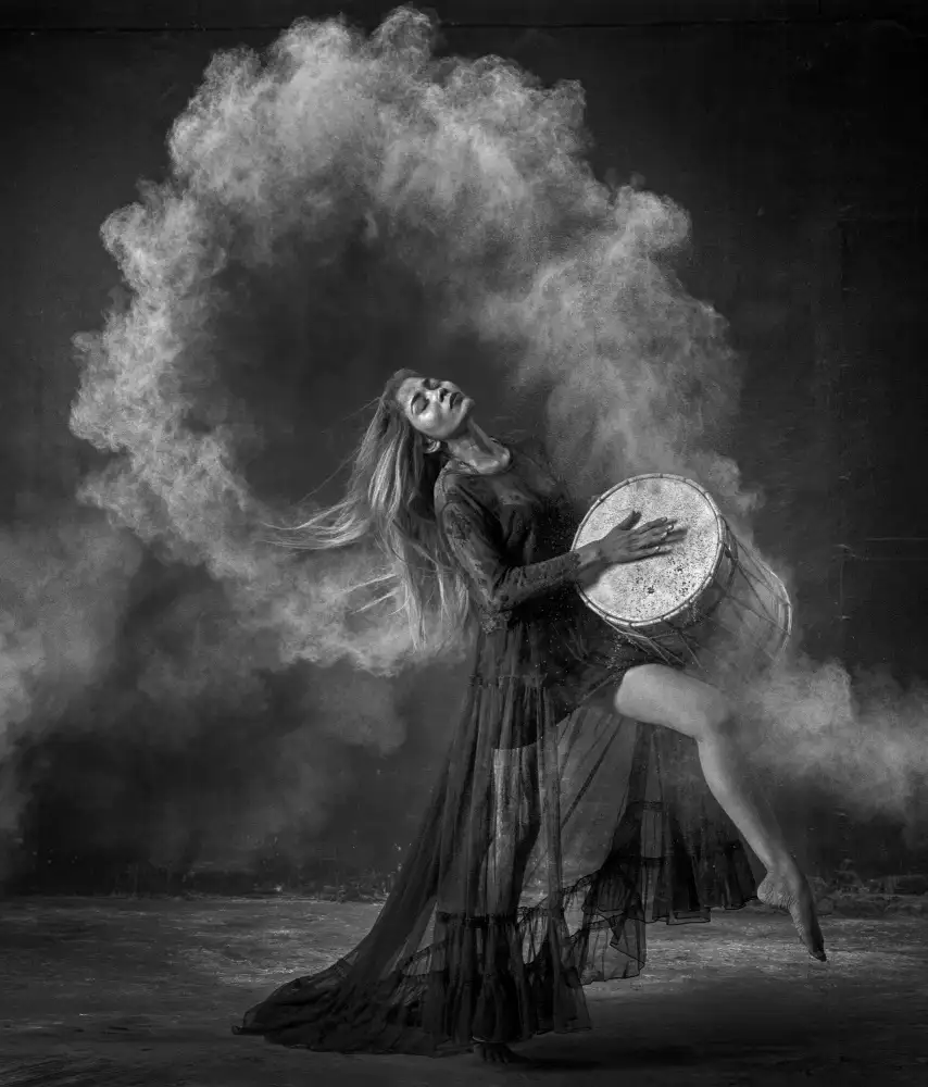 Hartojo, Muliani Angela: Danse avec le tambour