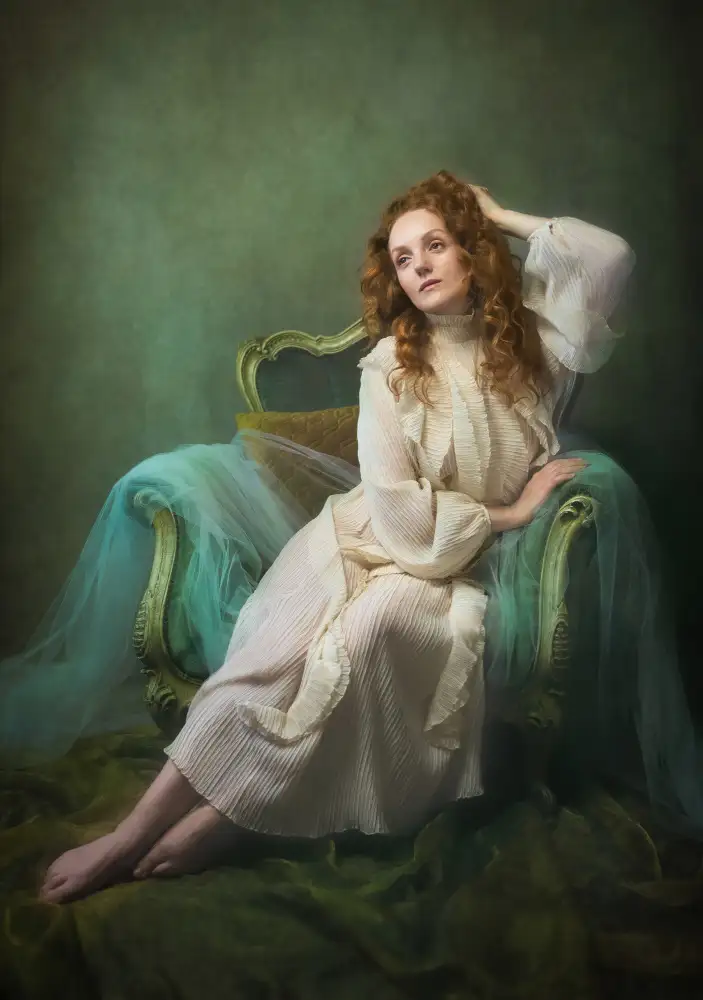 Catherine, W.: Dame au Chairii