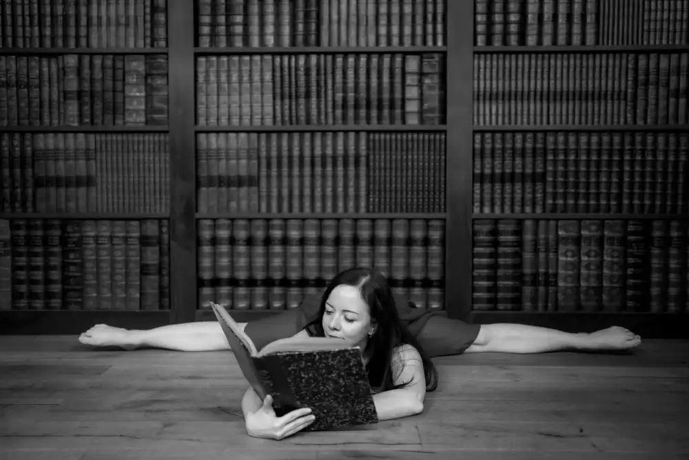 Graf, James: The woman and the book