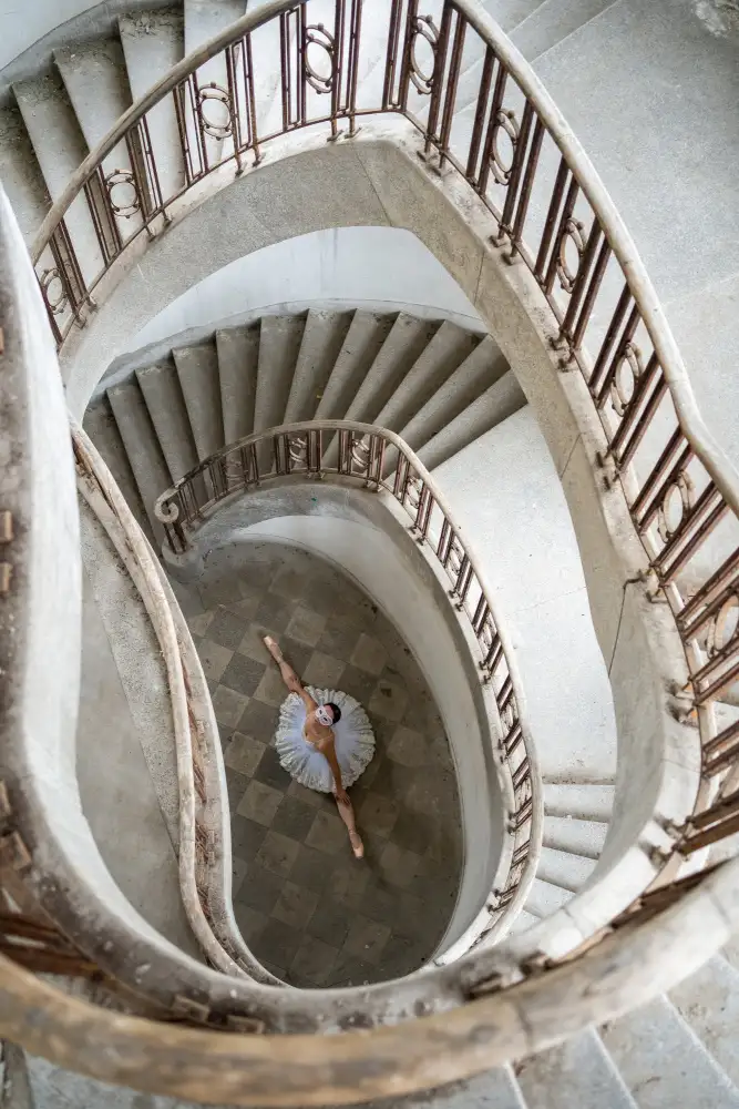Graf, James: Ballerina in der Treppe