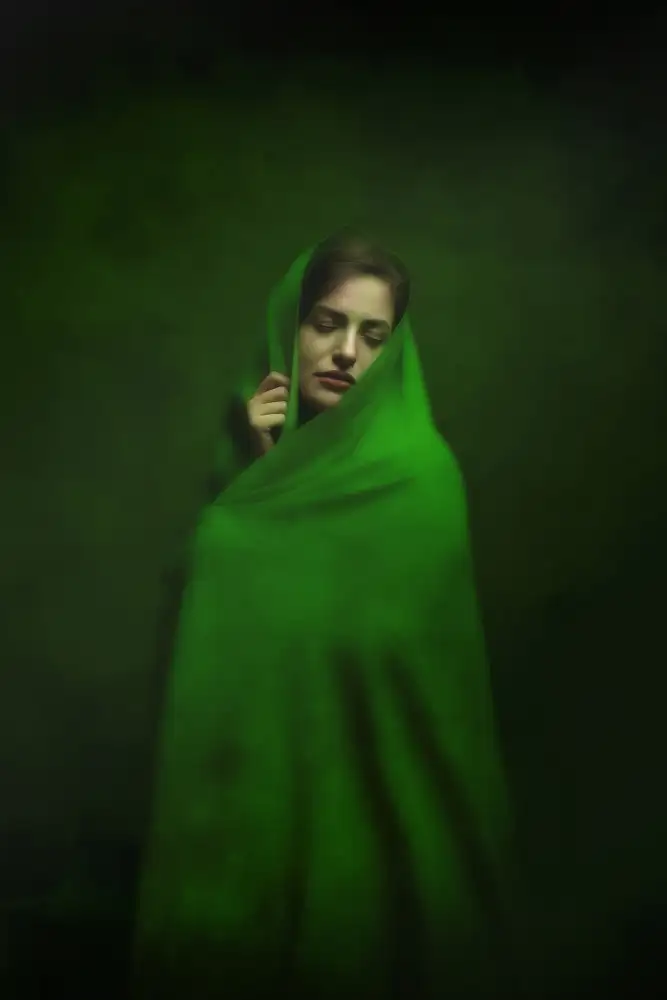Hasheminasab, Moein: chica persa