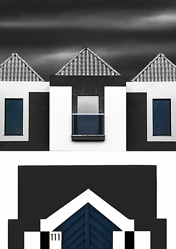 Arjona, Elena: The facade.