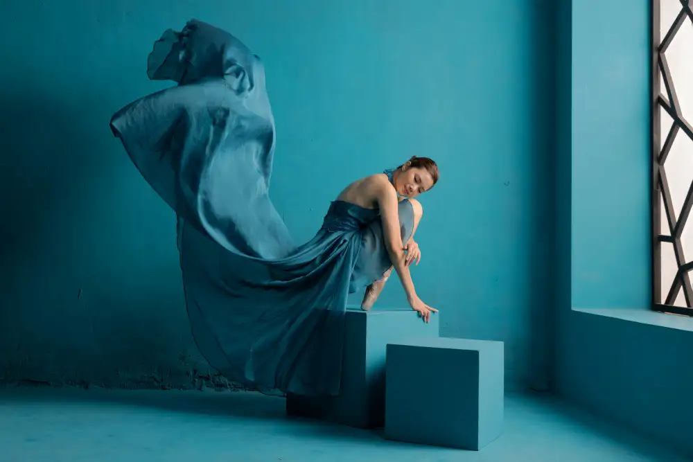 Suhardjo, Lisdiyanto: Ballerina with Bluish wardrobe