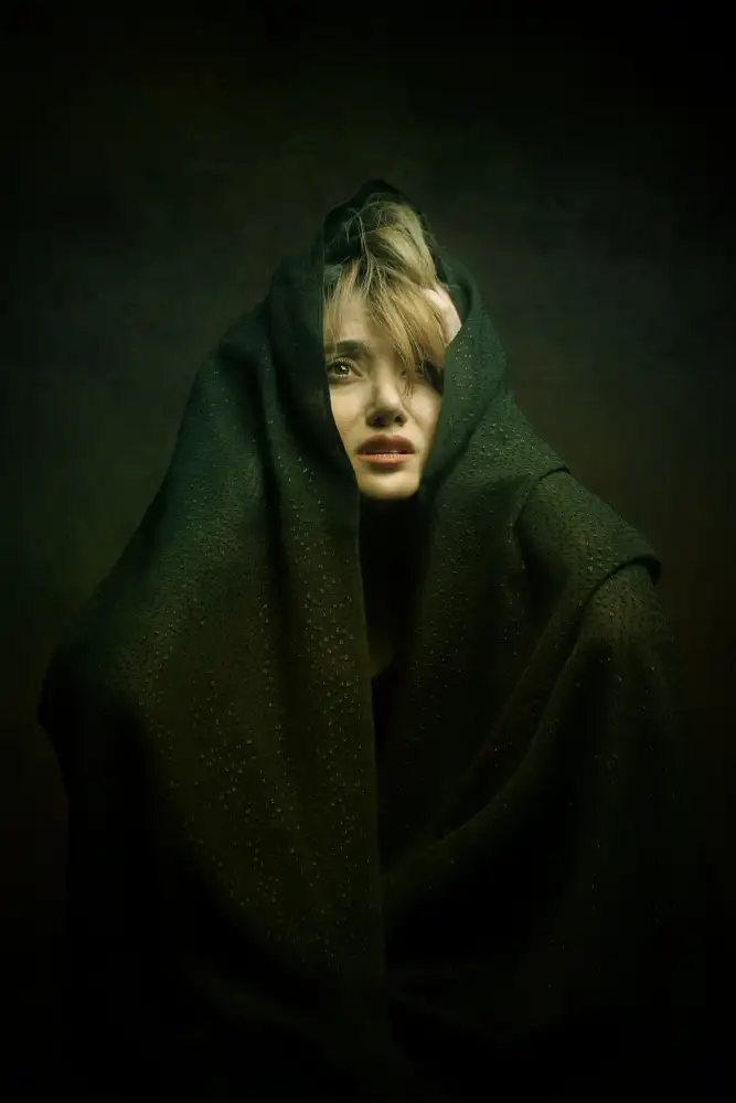 Hasheminasab, Moein: chica persa