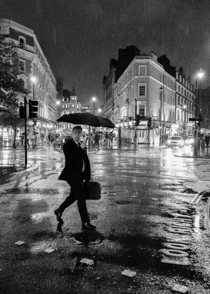 Ovidiu, Selaru: Une nuit pluvieuse à Londres