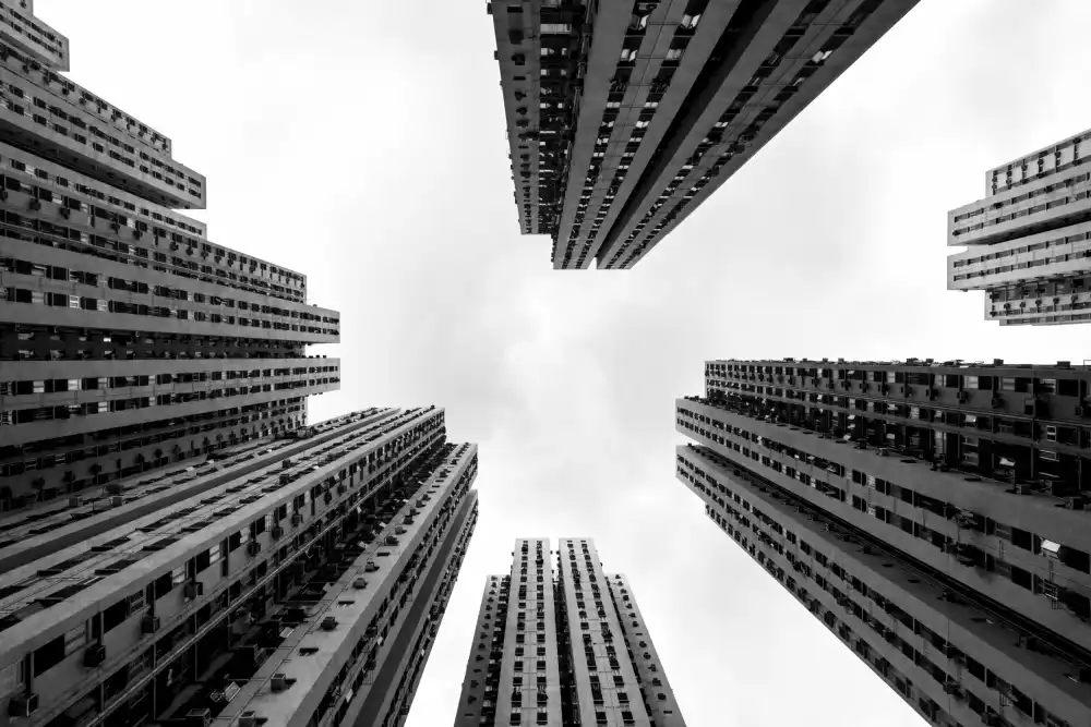 Makoto, Sasaki: elementos urbanos