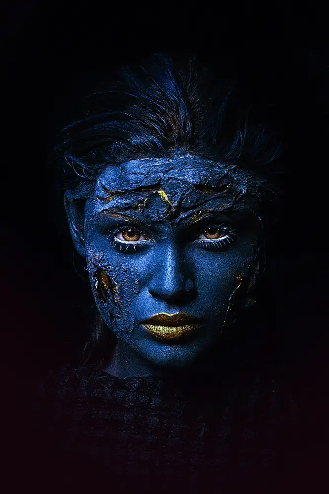 BHATTACHARYYA, PARTHA: BLAUE MASKE