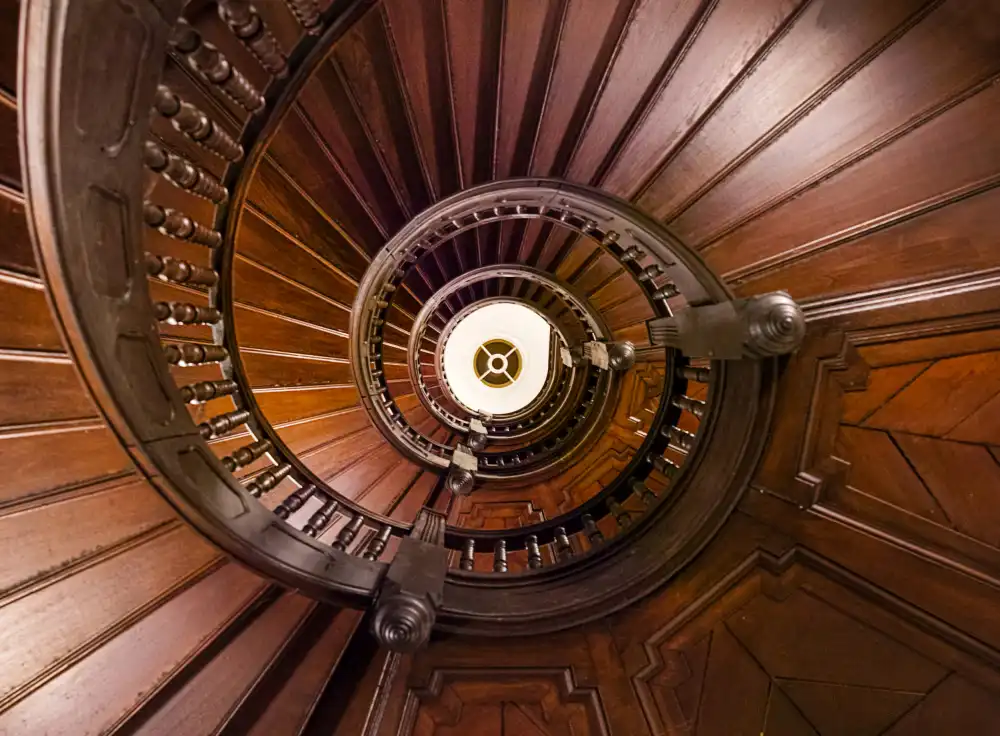 Allmaier, Michael: wooden spiral staircase