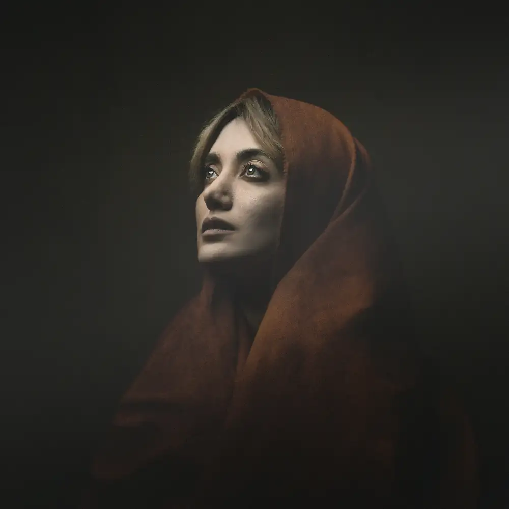 Hasheminasab, Moein: chica persa