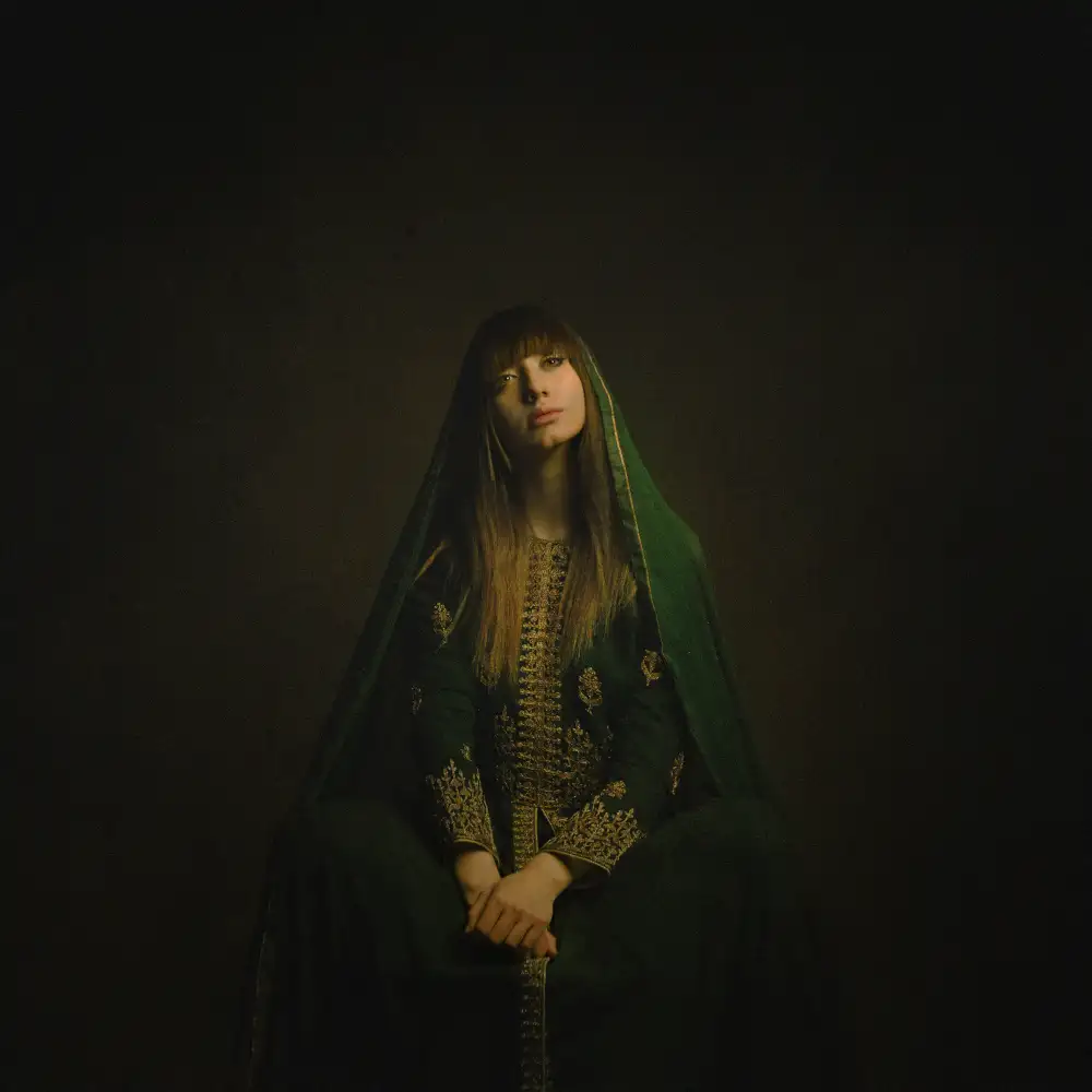 Hasheminasab, Moein: chica persa