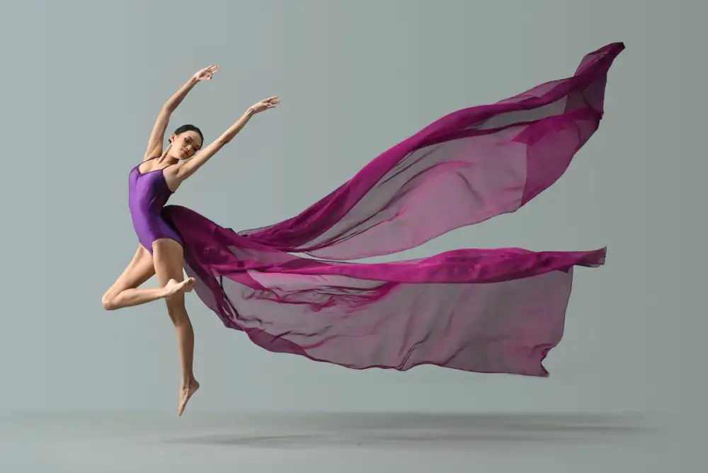 Aditya, Rawisyah: bailarina morada