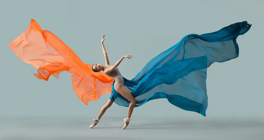 Aditya, Rawisyah: Bailarina naranja y azul