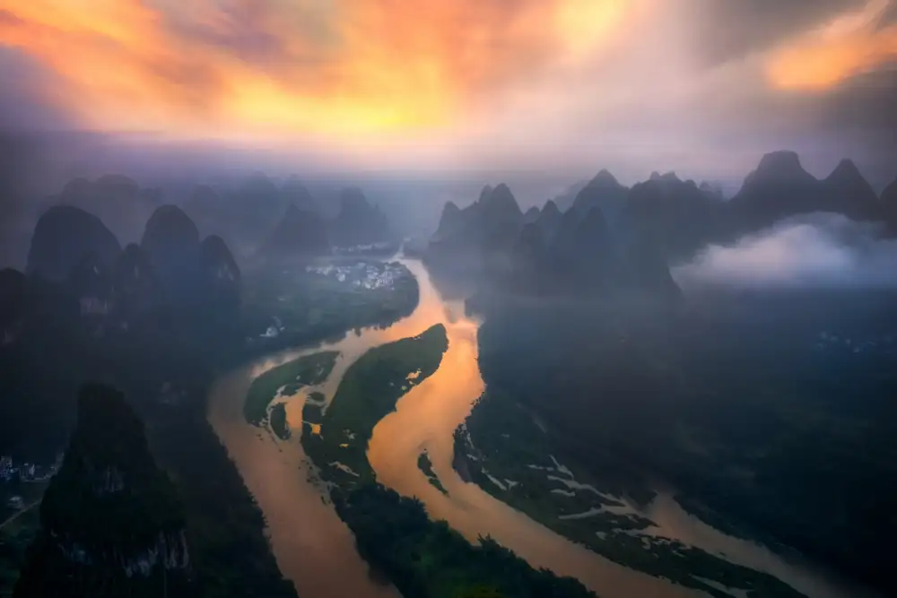 Yang, Jianping: Mattinata nebbiosa sul fiume Li