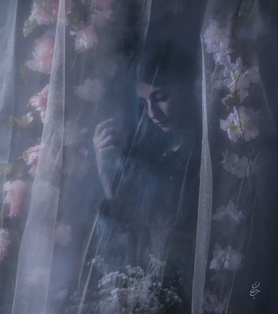 marjanmashhadi: Unter den Blumen