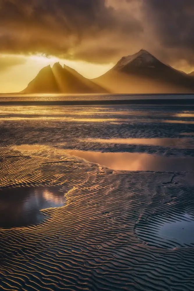 Lopez, Bartolome: Sonnenuntergang am Strand von Eystrahorn