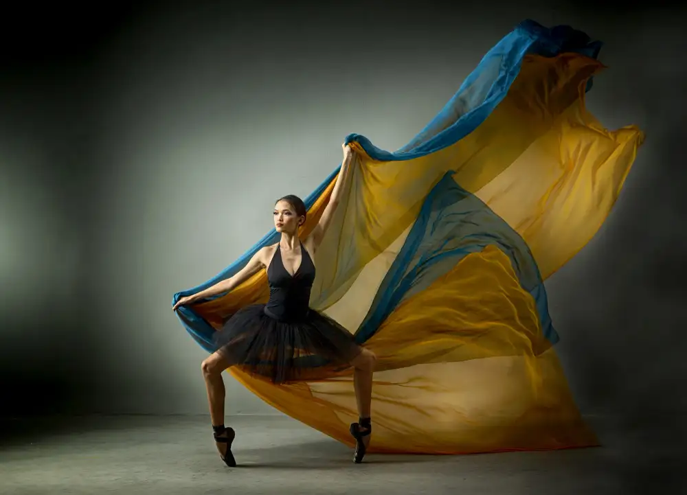 Hartojo, Muliani Angela: Danza con i colori