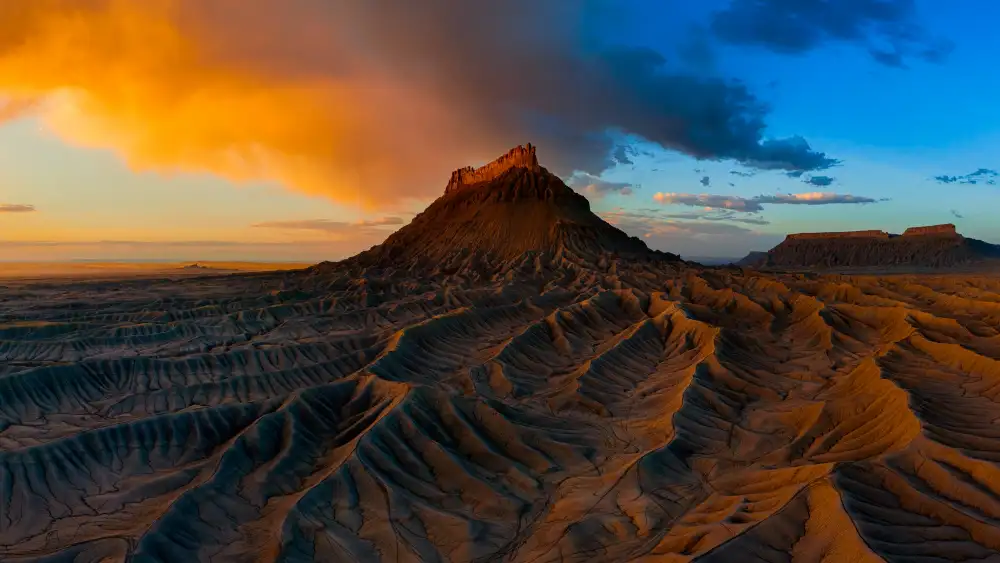 Bian, James: Tovární Butte