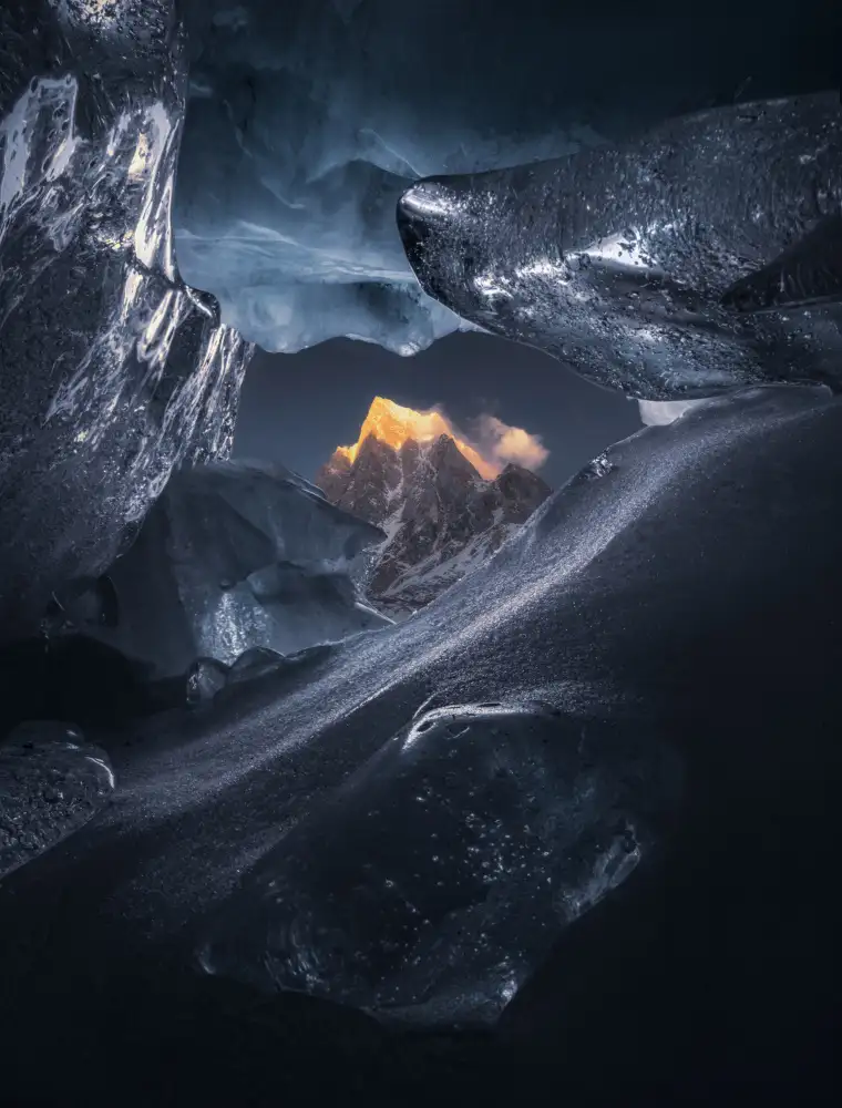 Ye, NingYun: Cuevas de hielo en el Tíbet